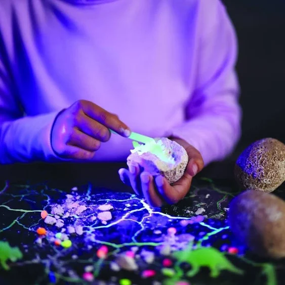 MindWare Dig It Up! Glow in The Dark Dinosaurs