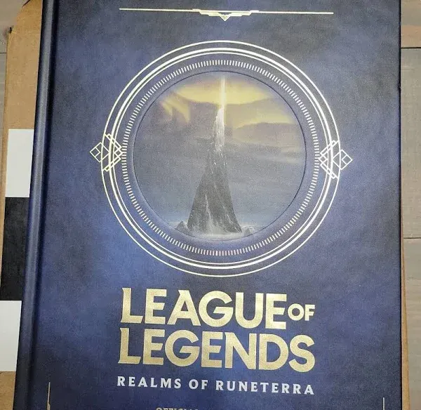 League of Legends: Realms of Runeterra (Official Companion)