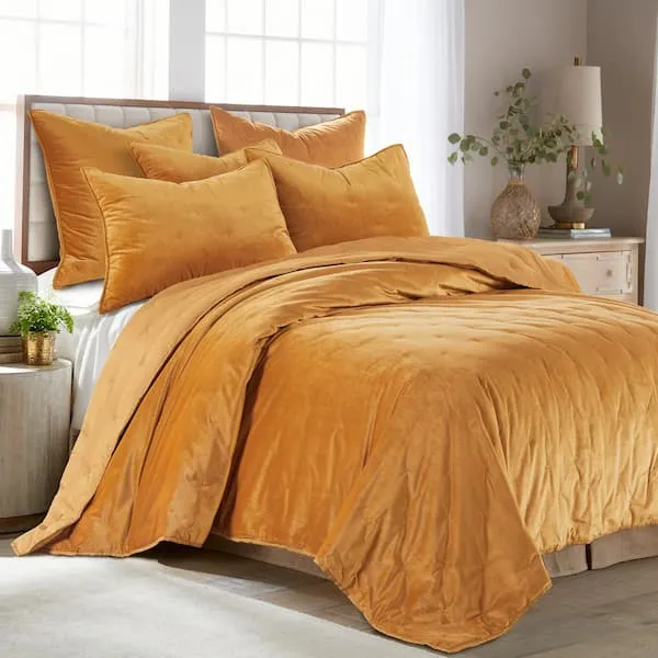 Calabria Gold Dot Stitch Velvet Microfiber King/Cal King Quilt