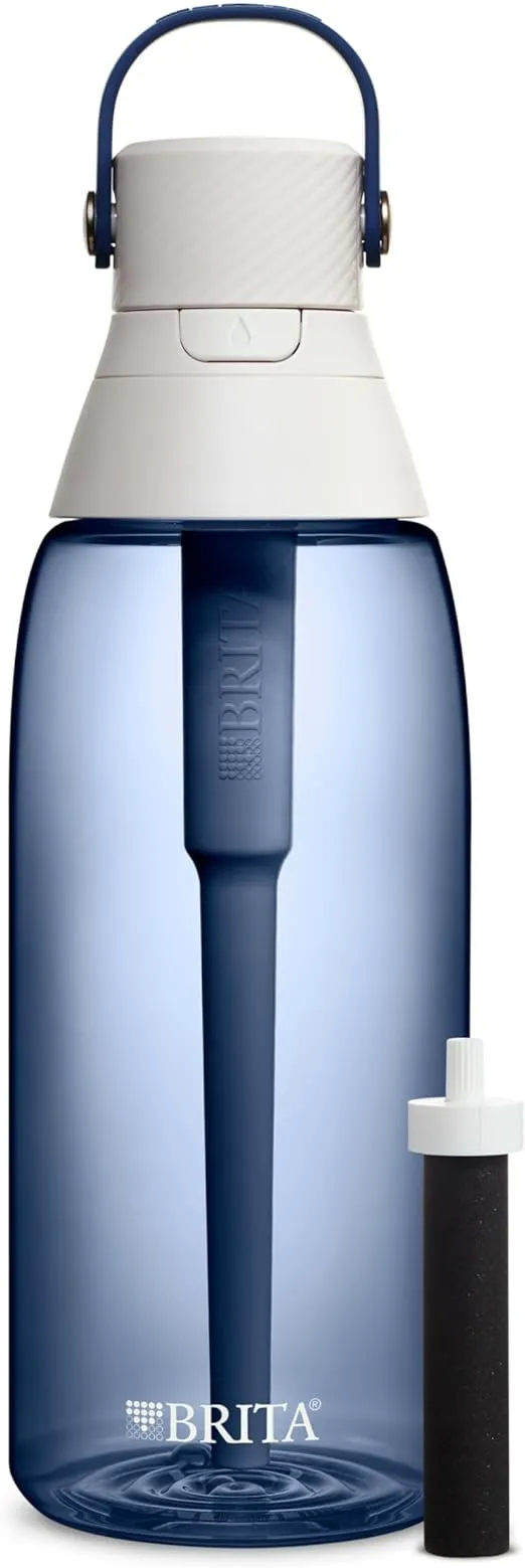 Brita 硬边塑料优质过滤水瓶，不含 BPA，可重复使用，可替代 300 个塑料水瓶，过滤器可使用 2 个月或 40 加仑，包含 1 个过滤器，夜空 - 26 盎司。