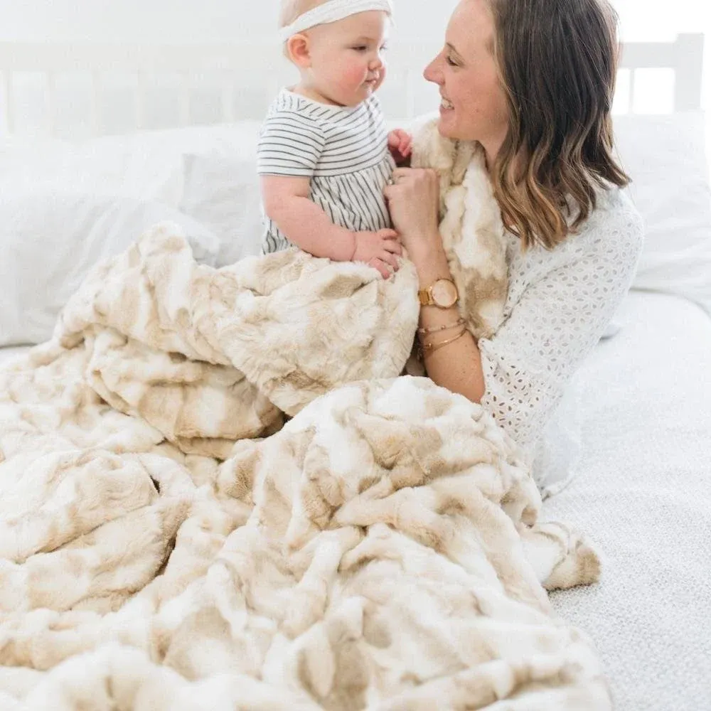 Oversized Warm and Elegant Blanket Soft Cozy Faux Fur Blanket 60 x 80 Inch Ivory