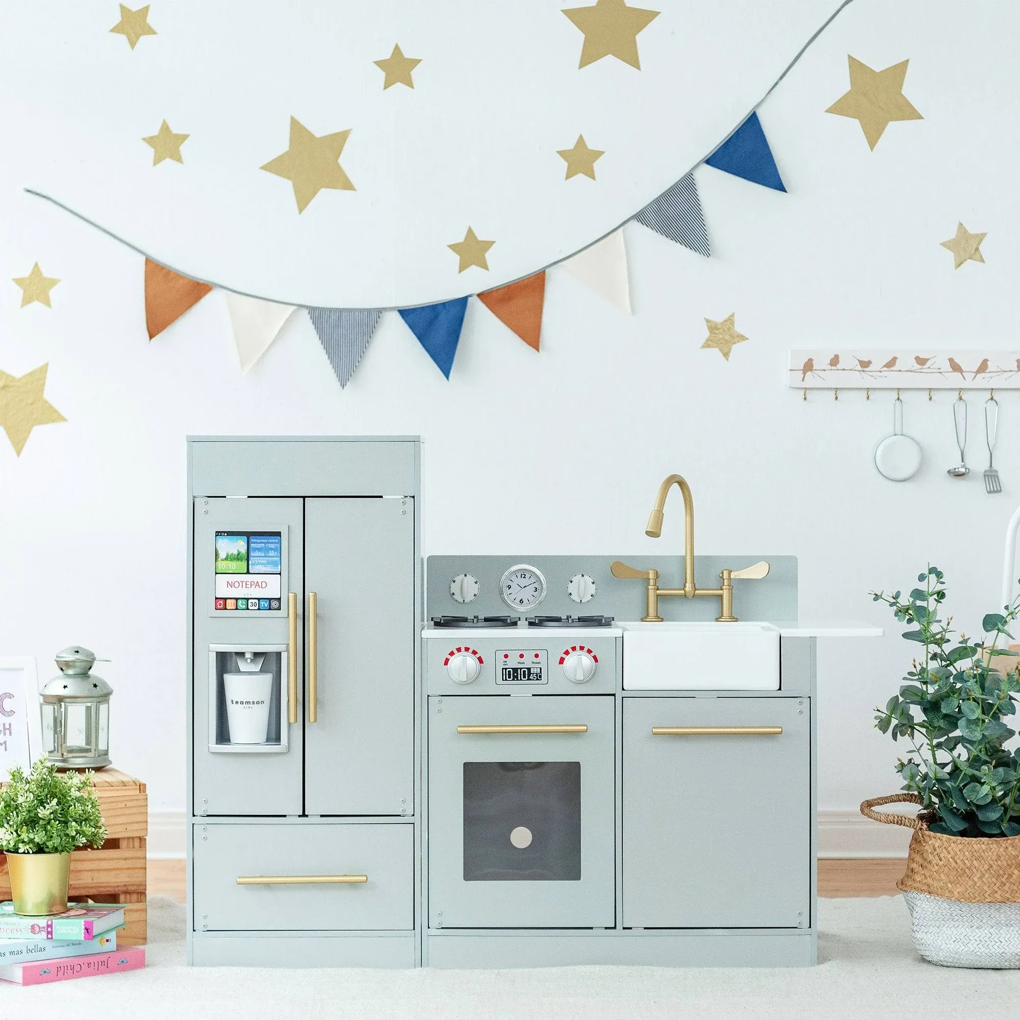 Teamson Kids Little Chef Charlotte Modern Play Kitchen